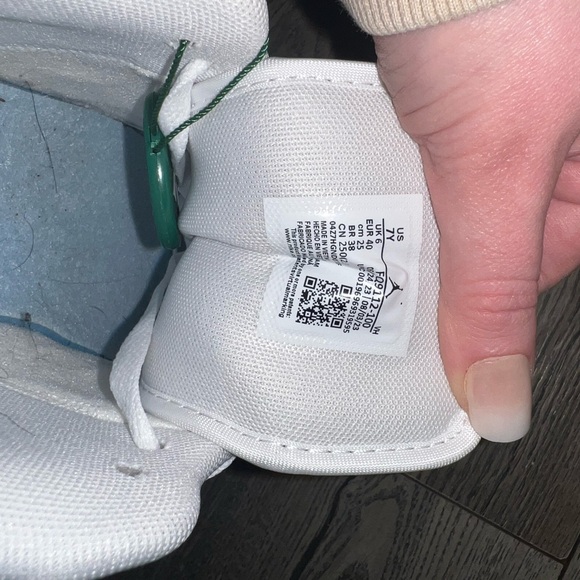 SOLD ***Nike Jordan’s Glitter Swoosh 🎁 NEW! name brand NIKE JORDAN - Picture 7 of 16